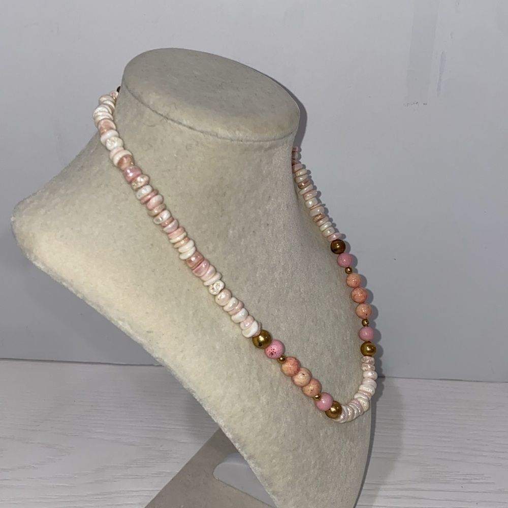 Vintage Conch Shell Round Bead Pink and White Beaded Necklace - Picture 6 of 11